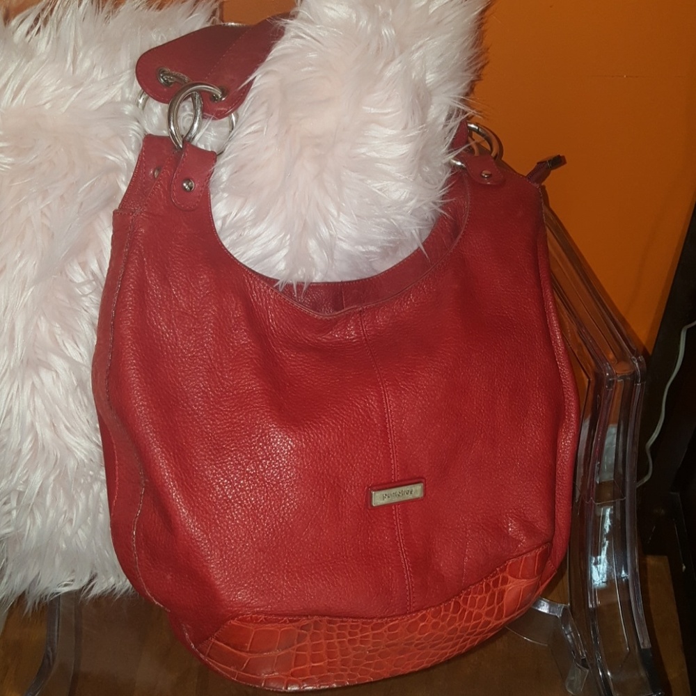 Puntotres red handbag